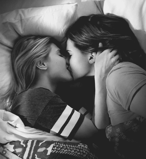 Lesbian Makeing Out